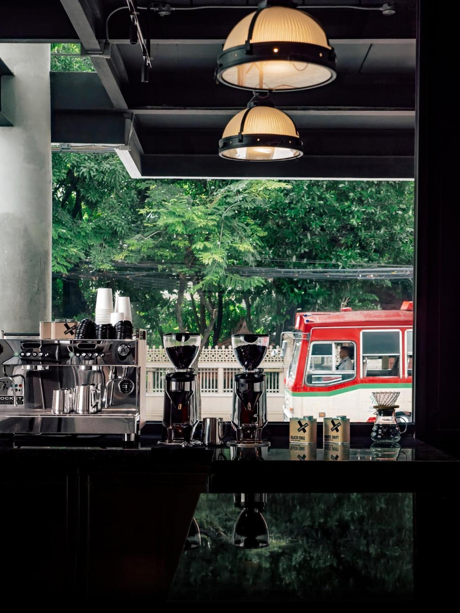 ホテル The Standardx, Bangkok Phra Arthit エクステリア 写真